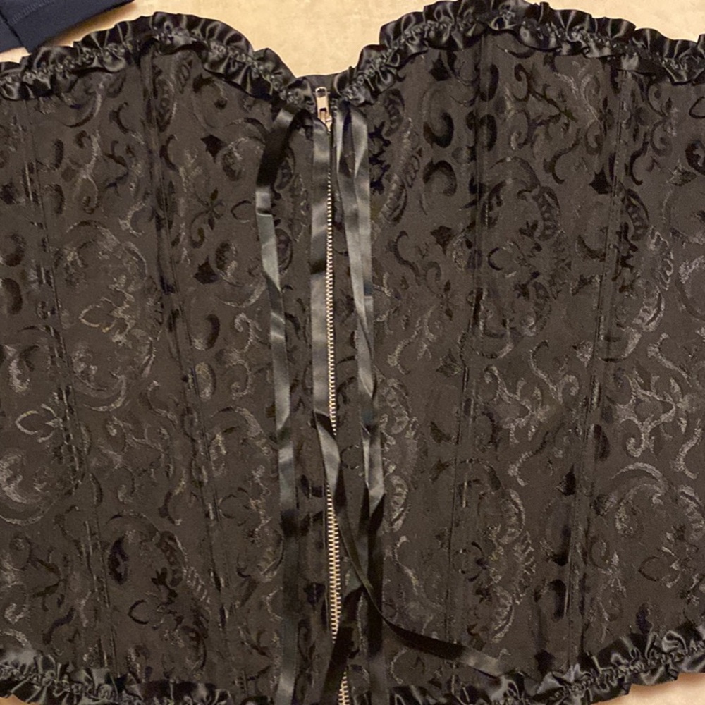 Bustier black satin